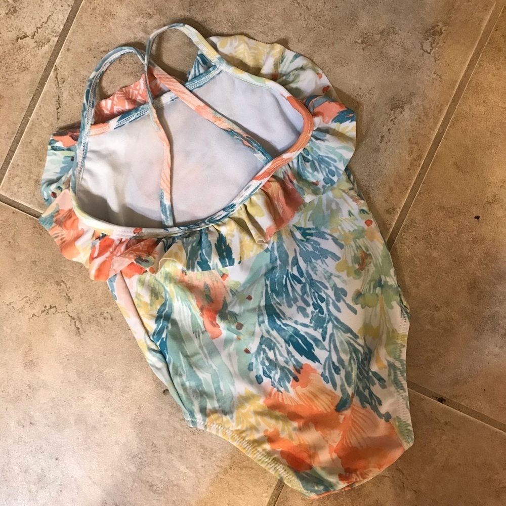 🌸 Adorable One Piece Swimsuit - Picture 2 of 4